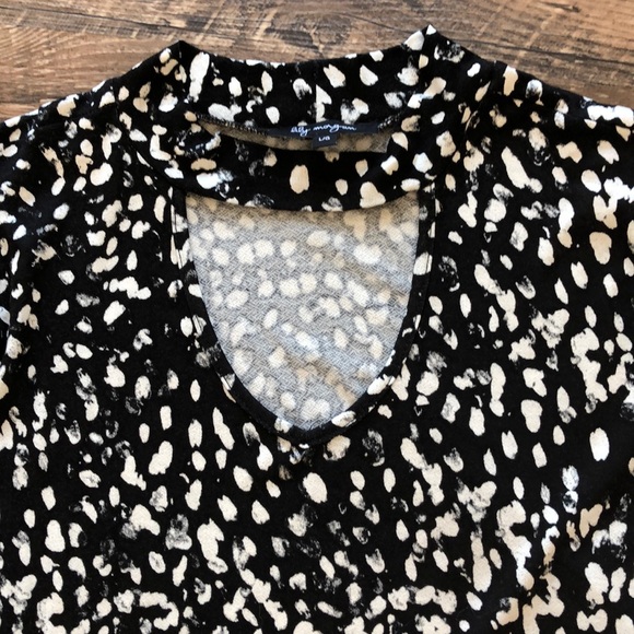 Lily Morgan cold shoulder short sleeve top - Picture 3 of 9